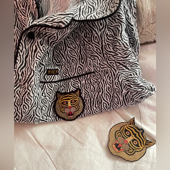 RVCA Gray Patterned Pajama Set - Picture 7 of 10